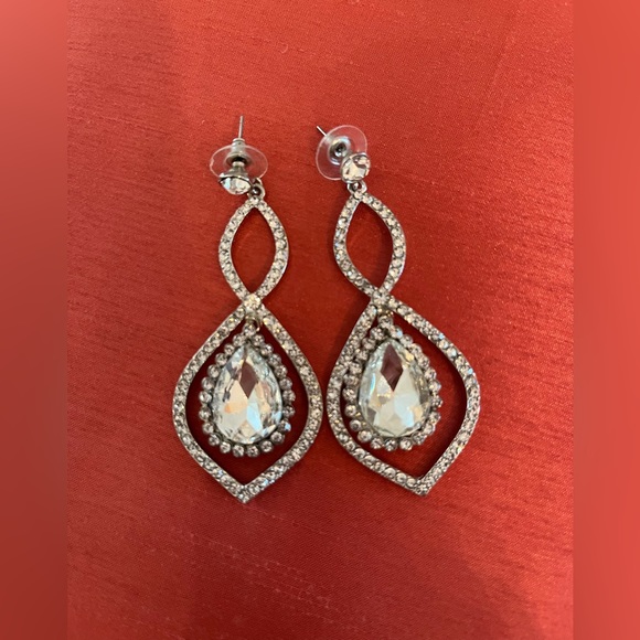 💙Set of 2 Pairs of Earrings - Picture 2 of 2